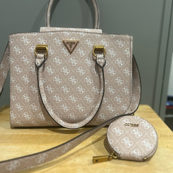 Guess purse light pink with white letters 3 compartment storage - Picture 3 of 4